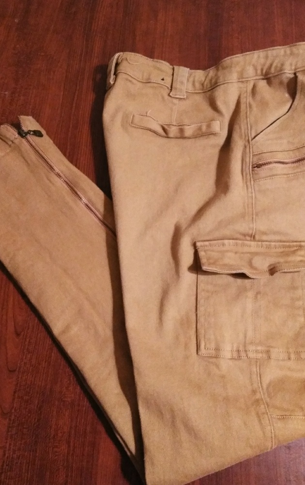 Taupe zippered jeans